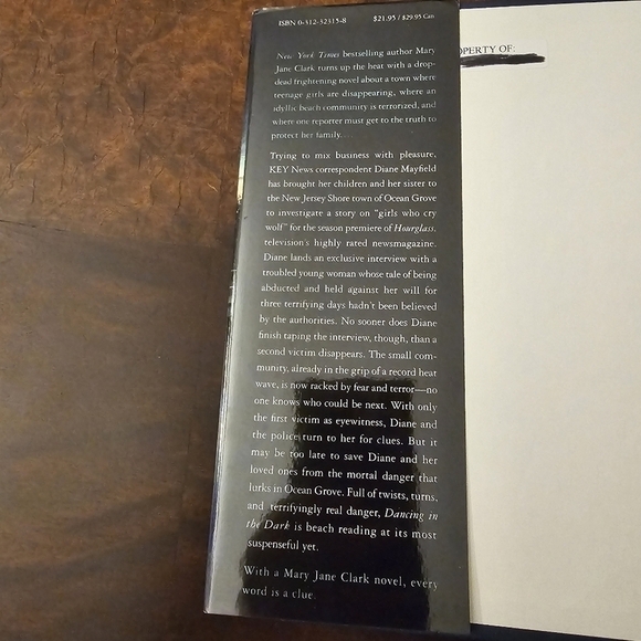 Dancing in the Dark by Mary Jane Clark, Key New Thriller Series Book 8 - Picture 3 of 10
